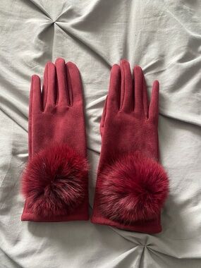 Women's Faux Suede Pom-Pom Gloves in Burgundy